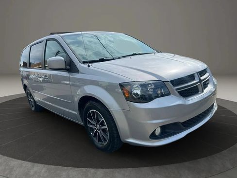 Used 2017 Dodge Grand Caravan GT FWD image 3