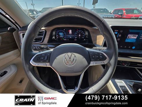 Used 2024 Volkswagen Atlas SE w/ Black Wheel Package FWD image 21