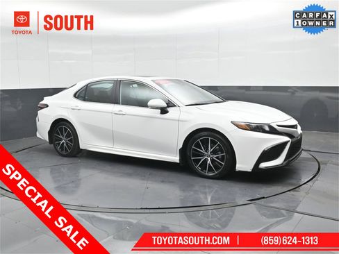 Used 2023 Toyota Camry SE w/ Cold Weather Package image 1