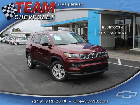 Used 2022 Jeep Compass Latitude image 1