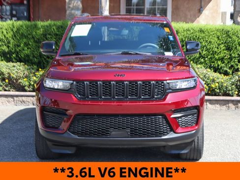 Used 2024 Jeep Grand Cherokee Altitude RWD image 3
