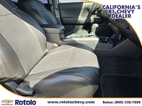 Used 2017 Toyota Tacoma TRD Sport RWD image 11