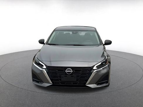 Used 2025 Nissan Altima 2.5 SV FWD image 4