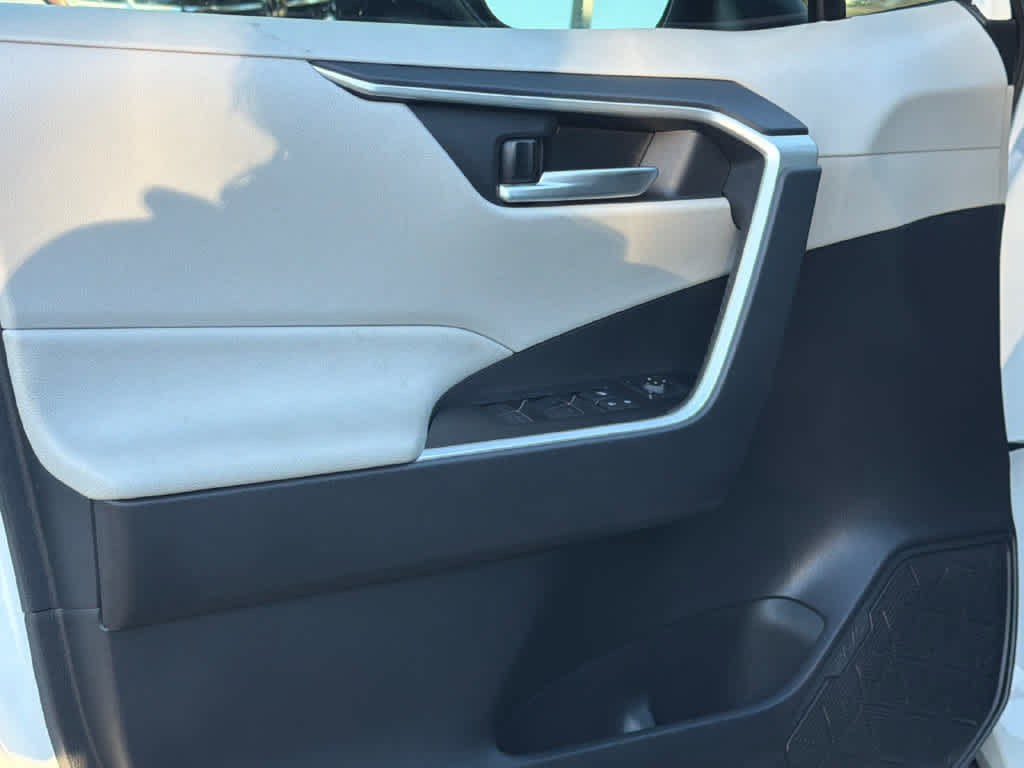Used 2025 Toyota RAV4 XLE Premium FWD image 10