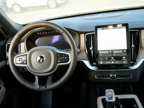 New 2026 Volvo XC90 T8 Plus w/ Protection Package Premier image 27