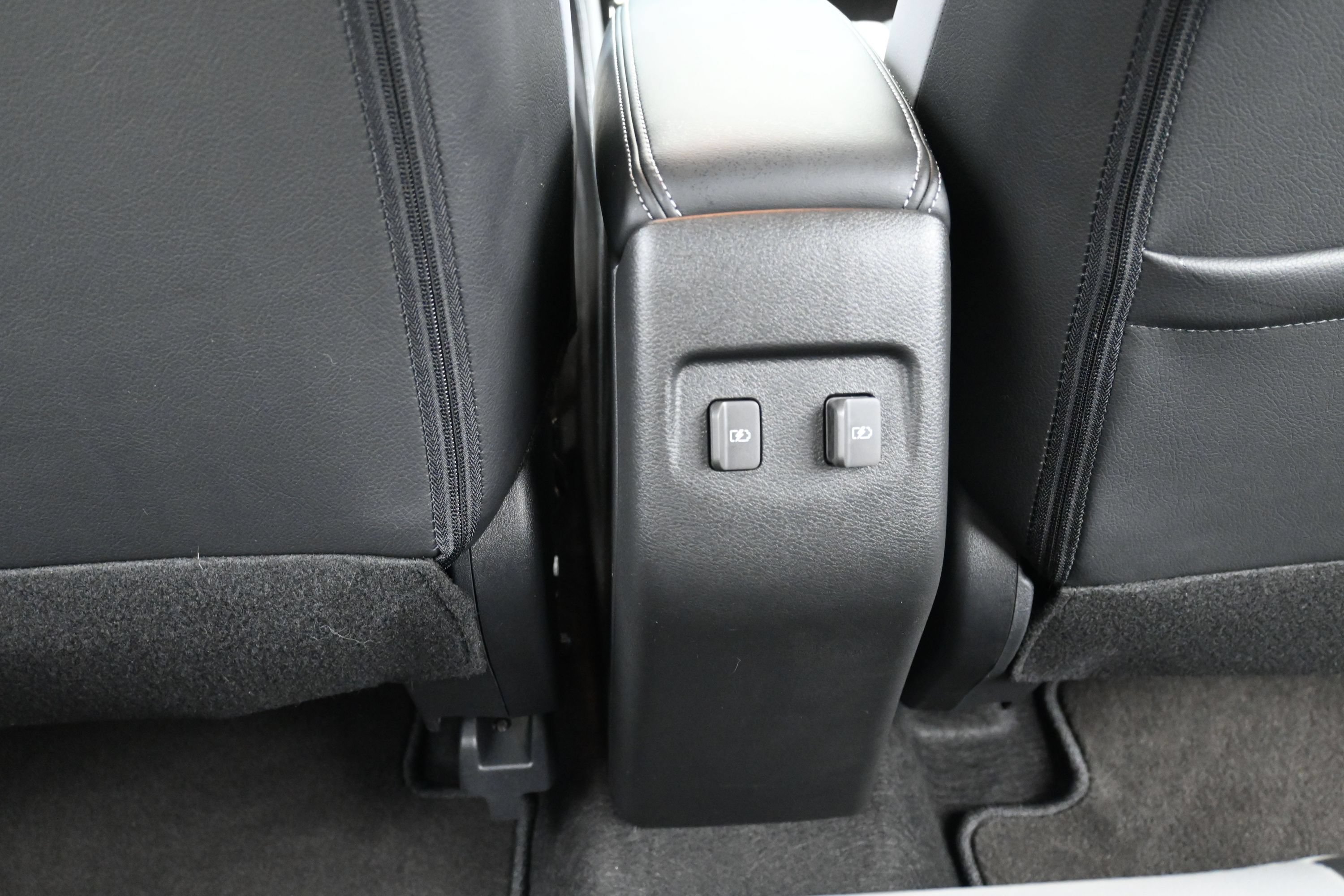 Used 2024 Nissan Kicks SR w/ SR Premium Package FWD image 19