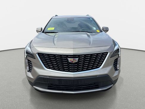 Used 2022 Cadillac XT4 Premium Luxury w/ Enhanced Visibility Package FWD image 9