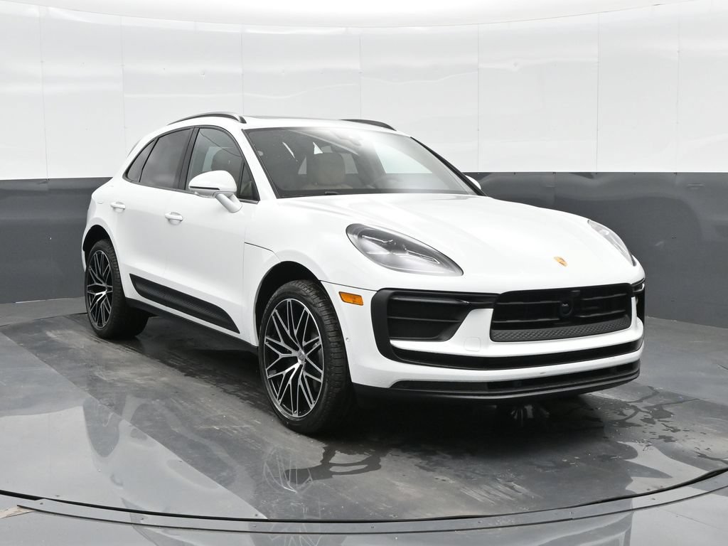 Certified 2026 Porsche Macan AWD/4WD image 11