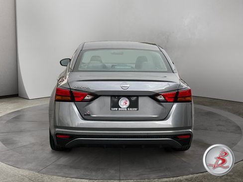Used 2024 Nissan Altima 2.5 S FWD image 6