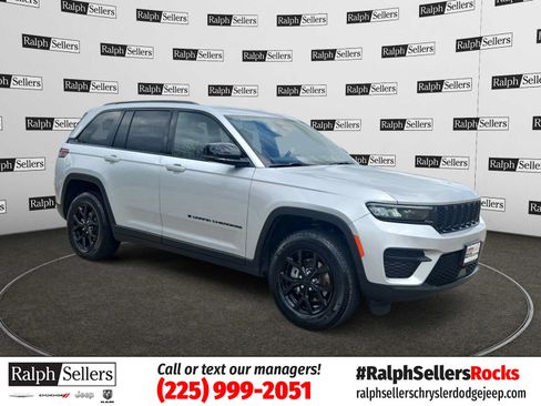 Used 2025 Jeep Grand Cherokee Altitude AWD/4WD image 1