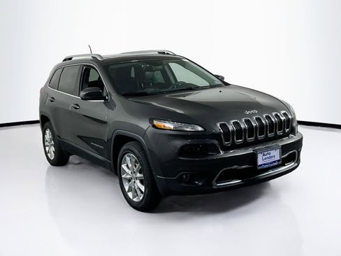 Used 2017 Jeep Cherokee Limited w/ Luxury Group AWD/4WD image 3