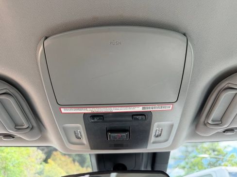 Used 2020 Toyota Camry SE FWD image 27