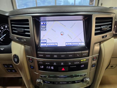 Used 2013 Lexus LX 570 4WD w/ Luxury Pkg w/Pre-crash image 37