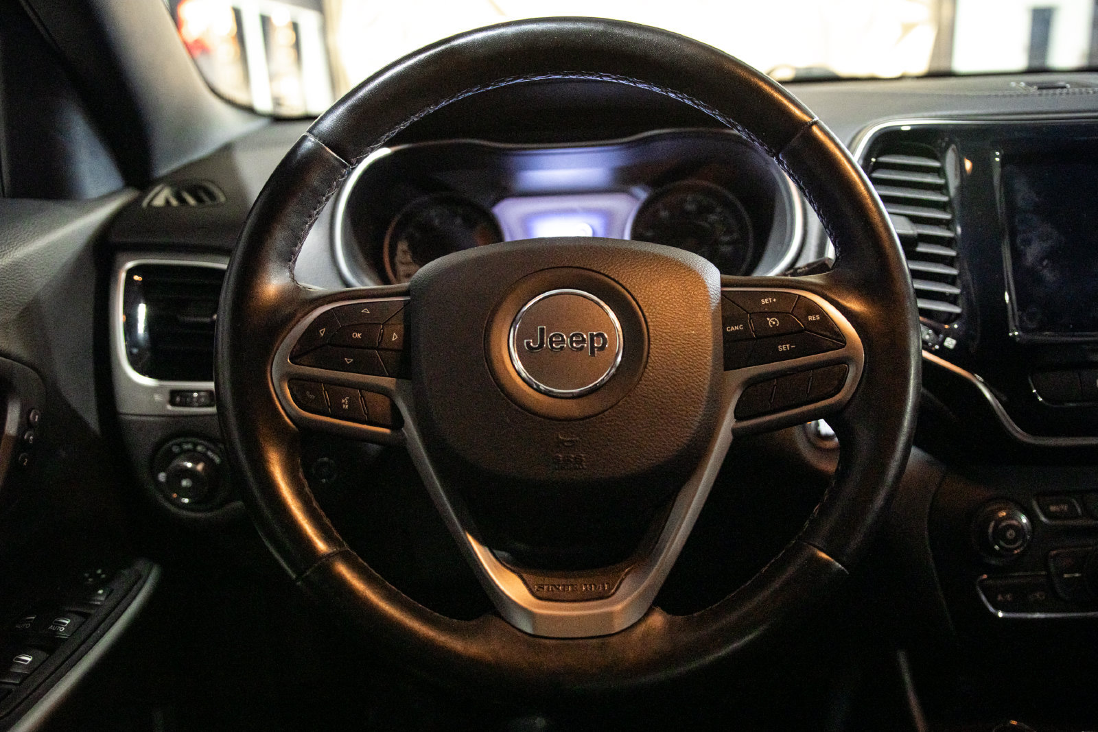 Used 2019 Jeep Cherokee High Altitude AWD/4WD image 18