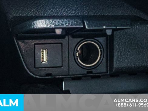 Used 2022 Toyota Camry SE image 35