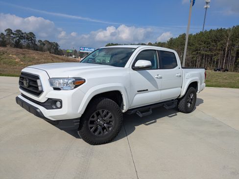 Used 2023 Toyota Tacoma SR5 image 4