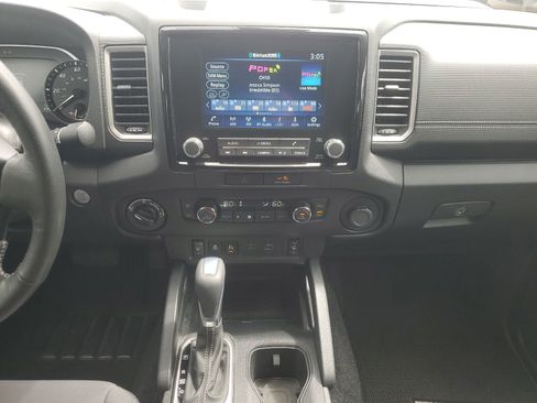 Used 2022 Nissan Frontier SV AWD/4WD image 10