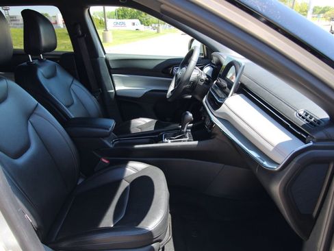 Used 2024 Jeep Compass Limited AWD/4WD image 8