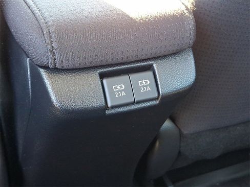 Used 2021 Toyota Prius Prime LE image 11