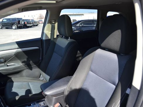 Used 2018 Mitsubishi Outlander SE image 26