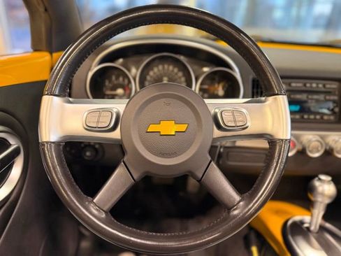 Used 2004 Chevrolet SSR w/ Preferred Equipment Group image 23