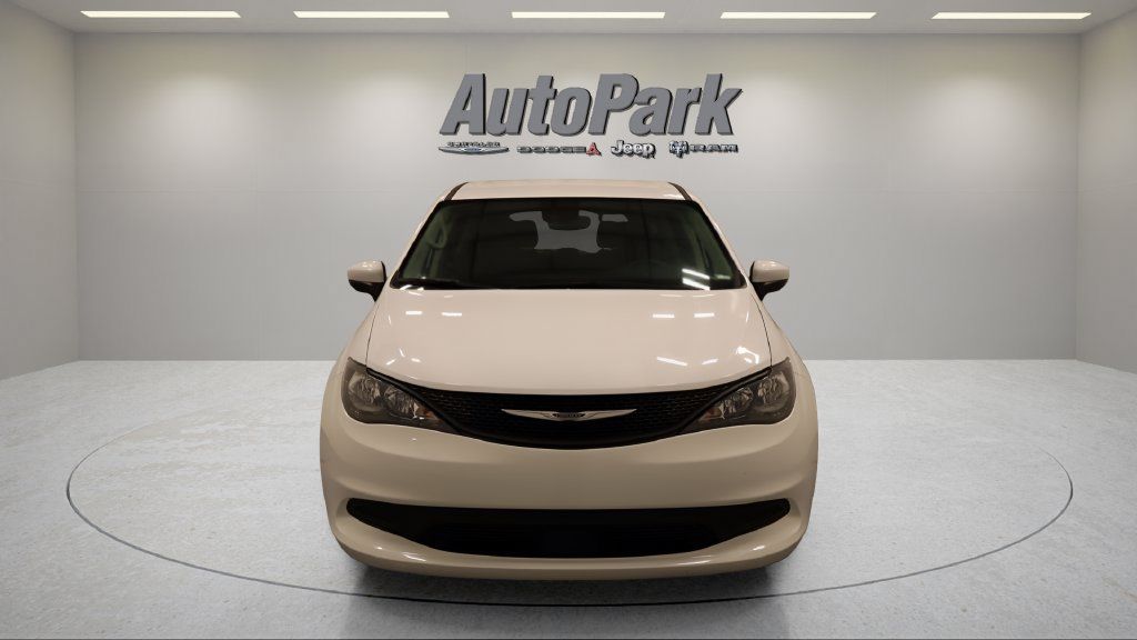 Certified 2023 Chrysler Voyager LX FWD image 4