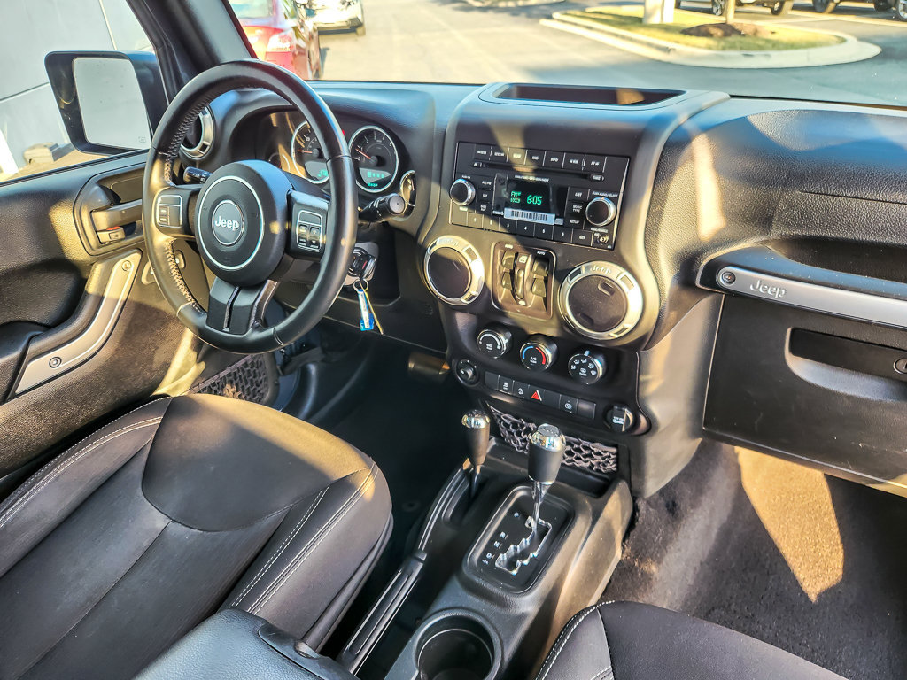 Used 2018 Jeep Wrangler Unlimited Sahara AWD/4WD image 19