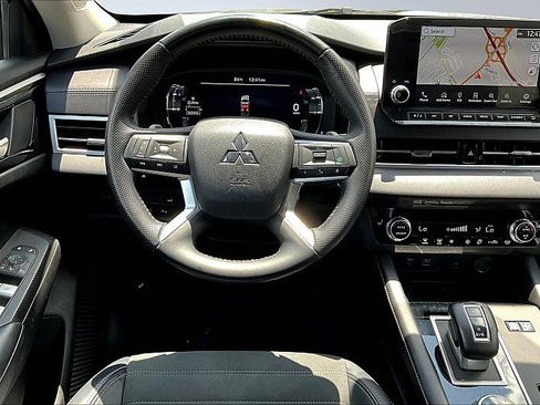 Used 2023 Mitsubishi Outlander SE image 20