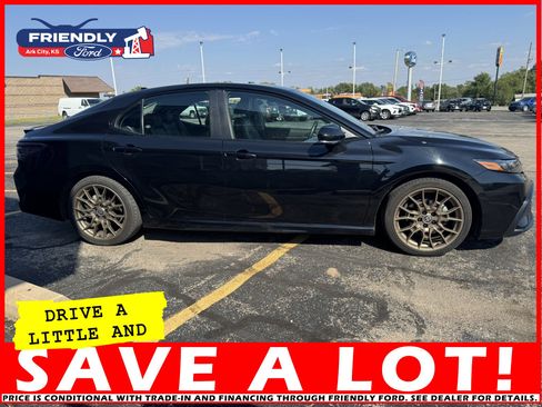 Used 2024 Toyota Camry SE w/ Convenience Package image 6