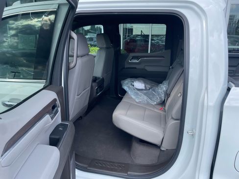 Used 2026 GMC Sierra 1500 SLT w/ SLT Premium Plus Package AWD/4WD image 5