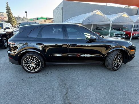 Used 2023 Porsche Cayenne S Platinum AWD/4WD image 9