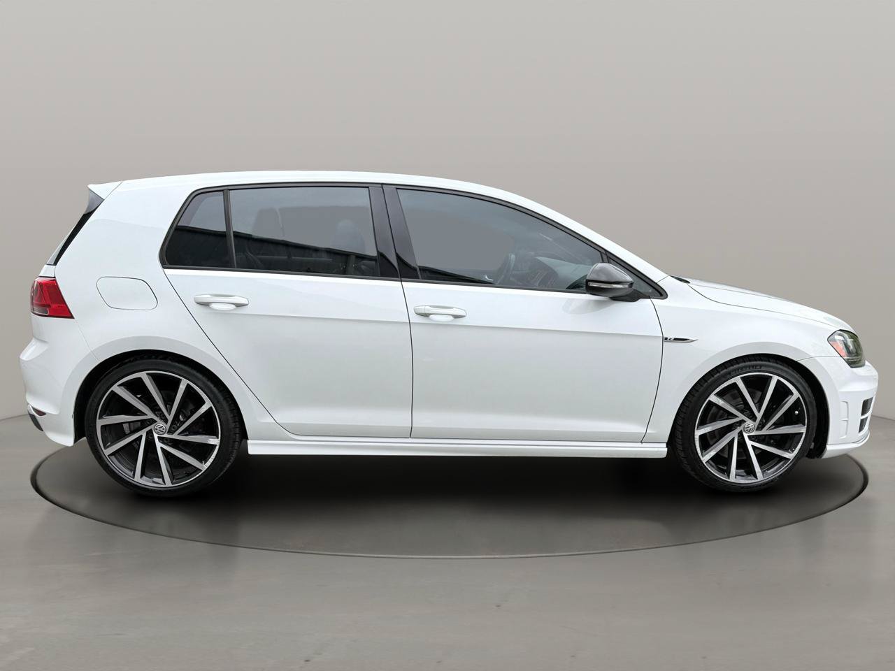 Used 2017 Volkswagen Golf R 4-Door AWD/4WD image 7