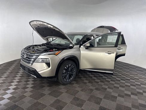 Certified 2024 Nissan Rogue Platinum w/ Platinum Premium Package image 10