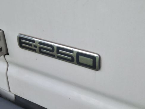 Used 2006 Ford E-250 and Econoline 250 RWD image 7