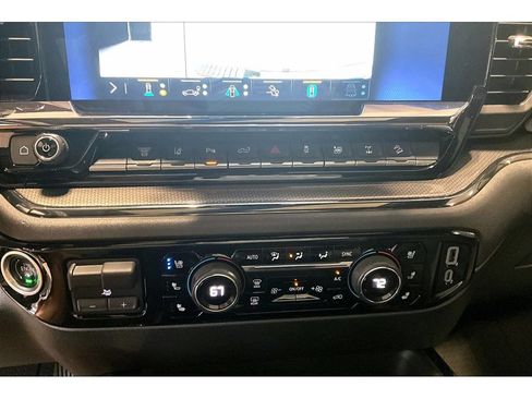 Used 2024 Chevrolet Silverado 2500 ZR2 w/ Technology Package AWD/4WD image 25