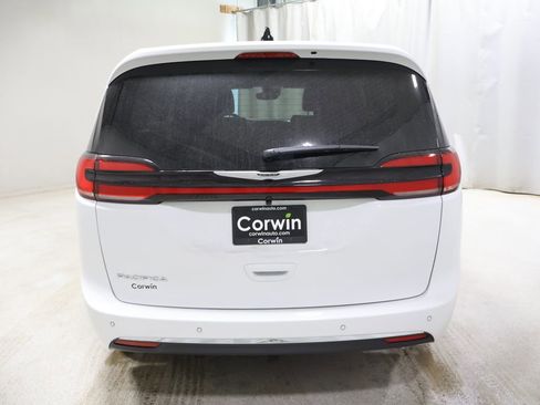 New 2026 Chrysler Pacifica Select image 7