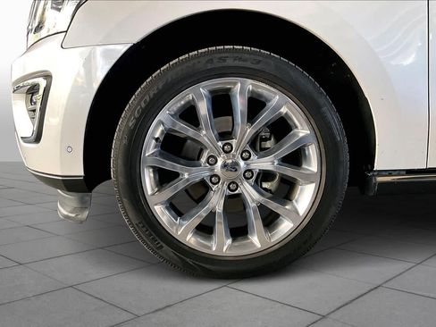 Used 2019 Ford Expedition Limited w/ Equipment Group 302A RWD image 10