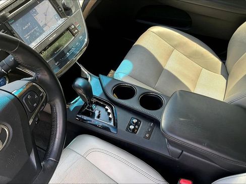Used 2018 Toyota Avalon Limited FWD image 13