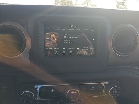 Used 2020 Jeep Wrangler Unlimited Sport image 16