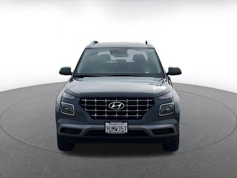 Used 2025 Hyundai Venue SEL image 4