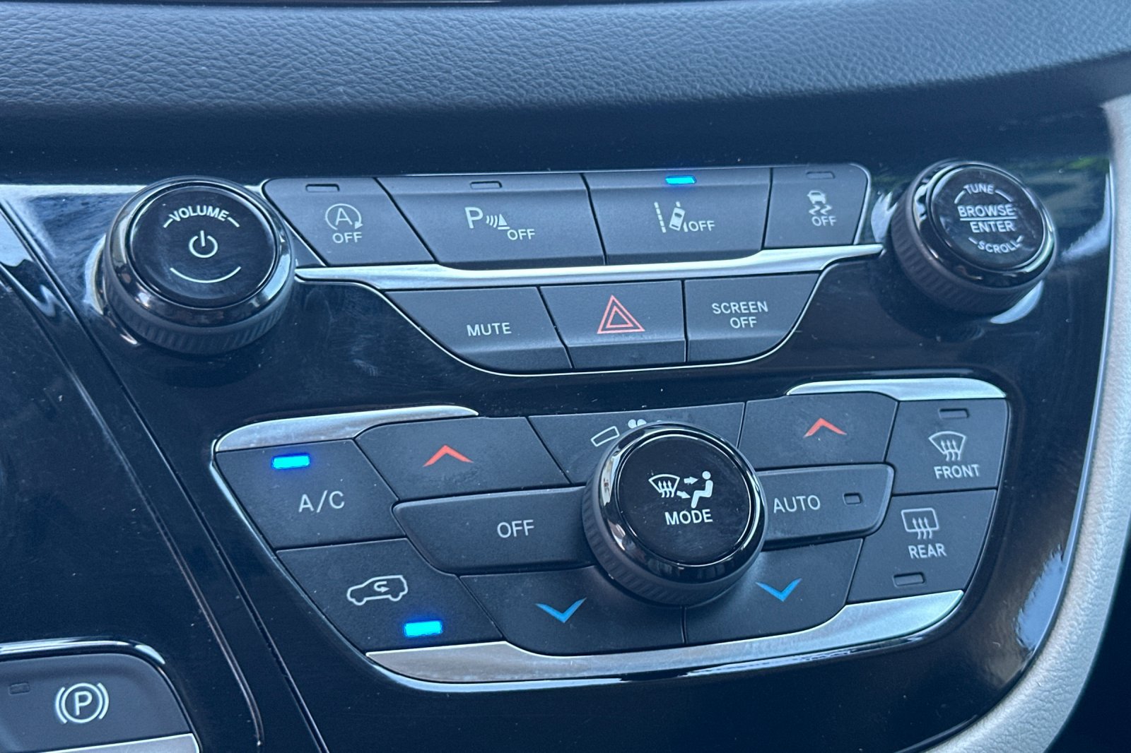 Certified 2023 Chrysler Pacifica Touring-L FWD image 22