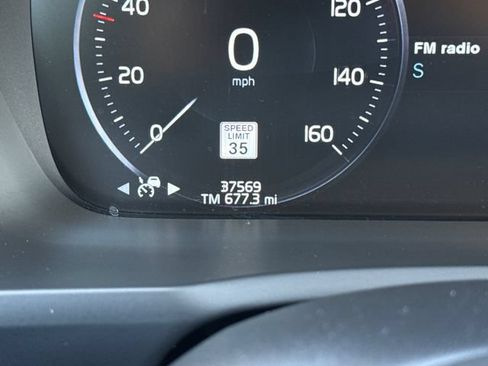 Used 2018 Volvo XC90 T6 Momentum w/ Convenience Package AWD/4WD image 13