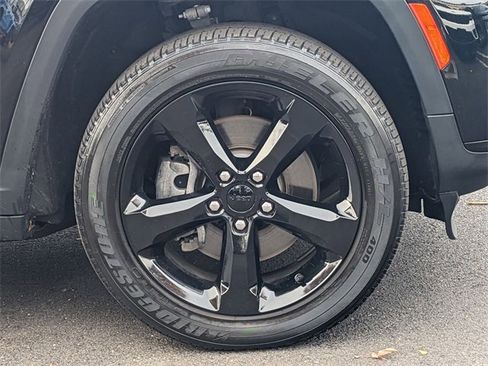 Certified 2023 Jeep Grand Cherokee L Laredo image 30