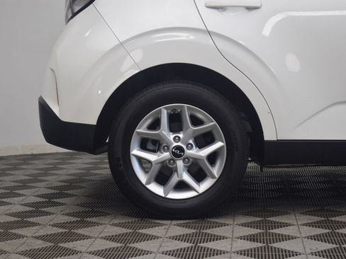Used 2025 Kia Soul LX w/ LX Technology Package FWD image 29