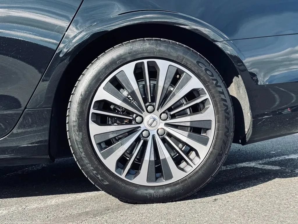 Used 2023 Volvo S90 B6 Plus AWD/4WD image 27