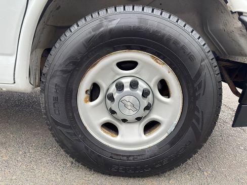 Used 2019 Chevrolet Express 2500 w/ Driver Convenience Package image 9