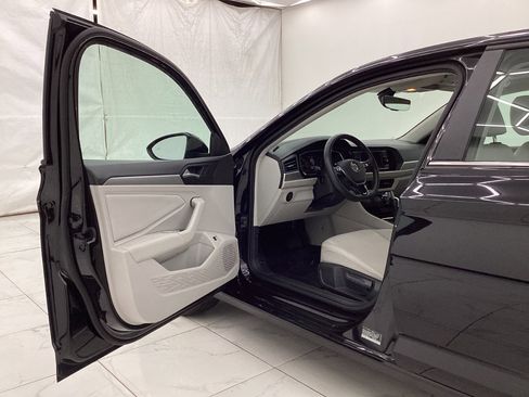 Used 2020 Volkswagen Jetta SE w/ SE Cold Weather Package image 16