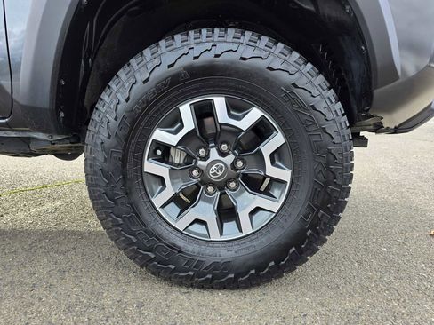 Used 2022 Toyota Tacoma TRD Off-Road image 9