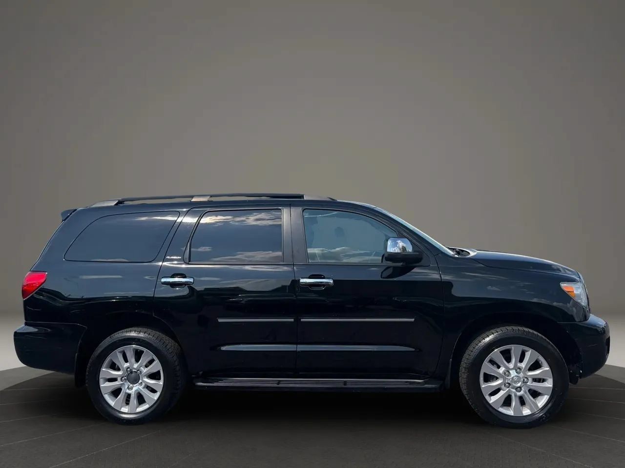 Used 2015 Toyota Sequoia Platinum AWD/4WD image 6
