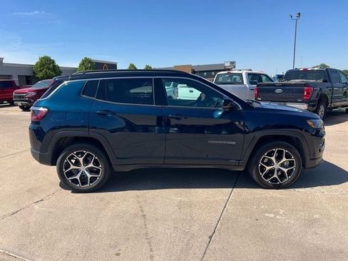 Used 2024 Jeep Compass Limited AWD/4WD image 5